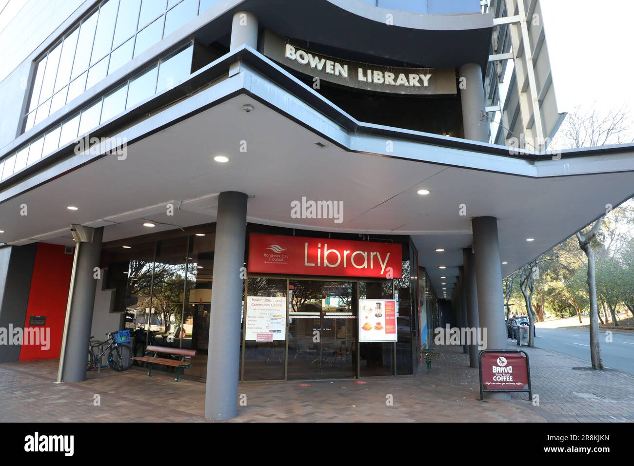 Lionel Bowen Library and Community Centre, situato all'angolo tra Gale Road e Anzac Parade a Maroubra Junction, Sydney, NSW, Australia. Foto Stock