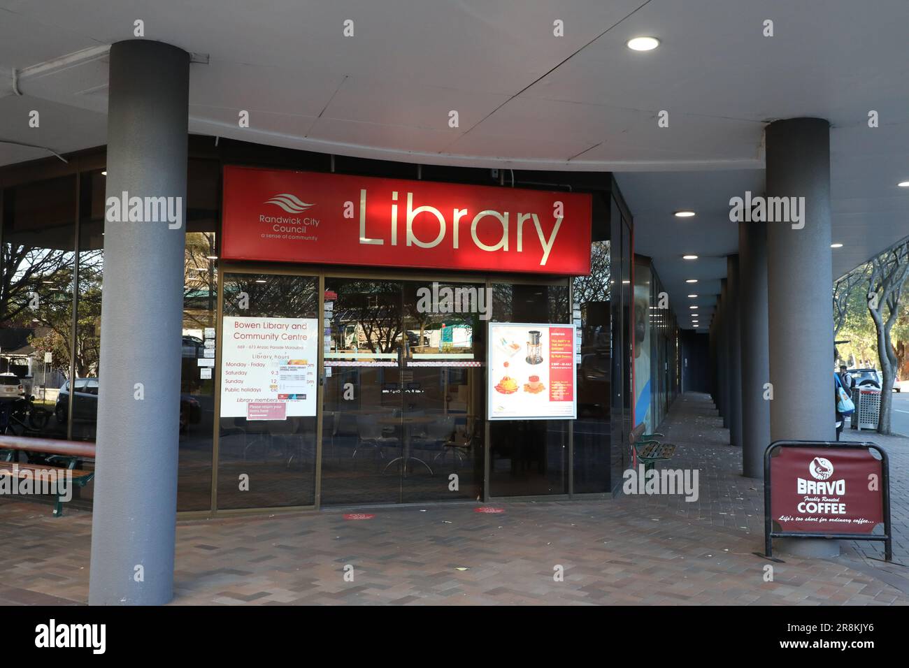 Lionel Bowen Library and Community Centre, situato all'angolo tra Gale Road e Anzac Parade a Maroubra Junction, Sydney, NSW, Australia. Foto Stock