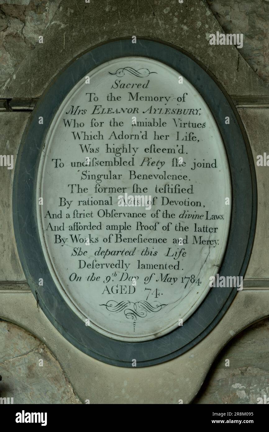 Signora, Eleanor Aylesbury lapide commemorativa, St. Giles Church, Packwood, Warwickshire, Inghilterra, Regno Unito Foto Stock