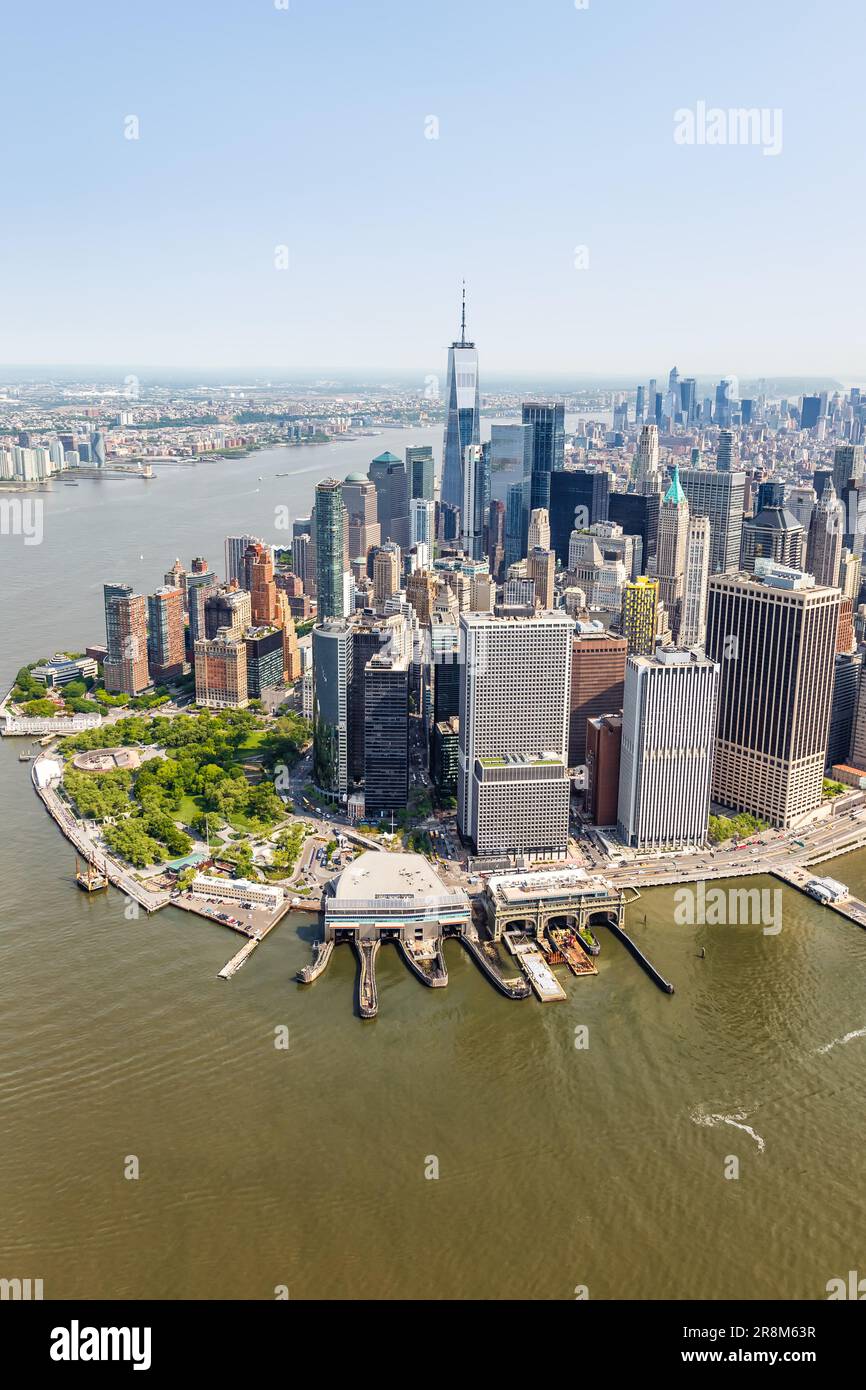 Foto aerea dello skyline di New York City di Manhattan con il formato ritratto del grattacielo del World Trade Center negli Stati Uniti Foto Stock
