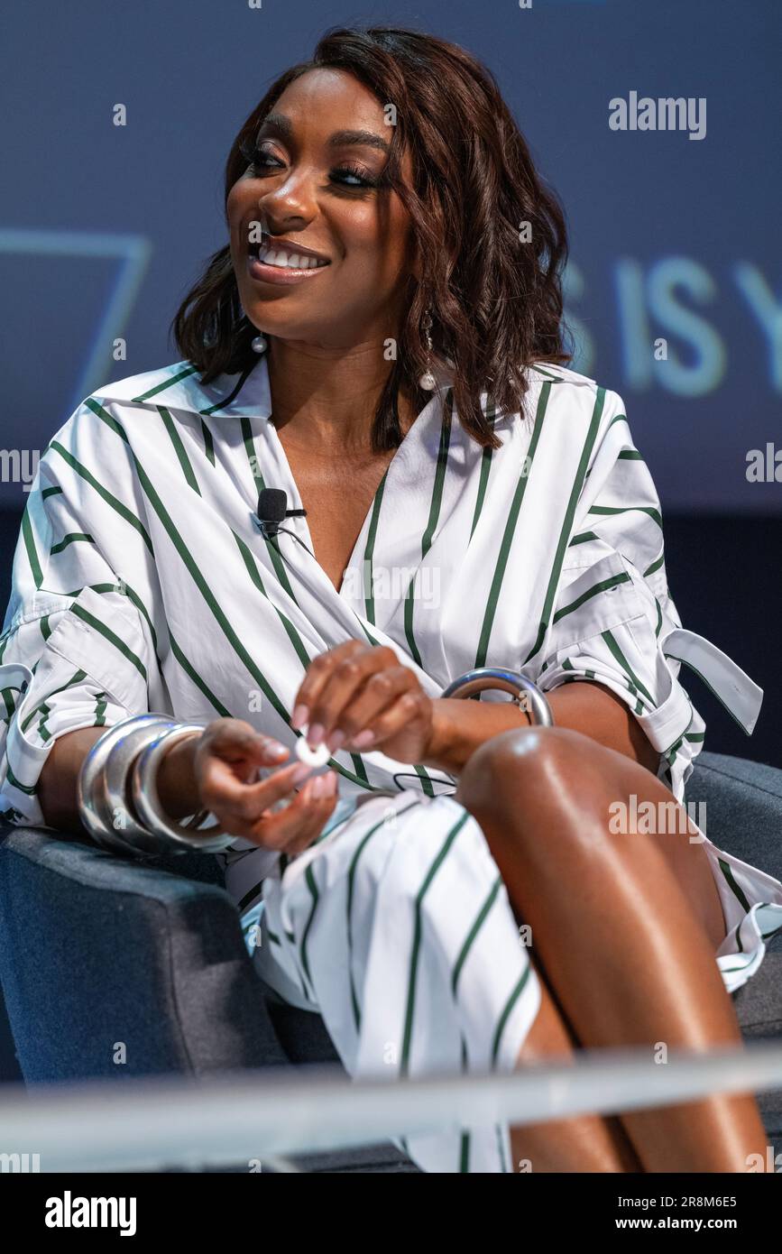 Cannes, Francia - Giugno 21 2023: Ego Nwodim (Socio Cast Saturday Night Live) ha partecipato sul palco durante la Cultura Shaping per 50 anni: Dietro le quinte del Sabato notte Live - sessione NBCUniversal al Cannes Lions 2023 © ifnm PRESS Foto Stock