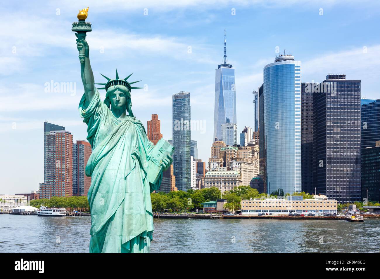 New York City skyline di Manhattan con la Statua della libertà e World Trade Center fotomontaggio in viaggio negli Stati Uniti Foto Stock