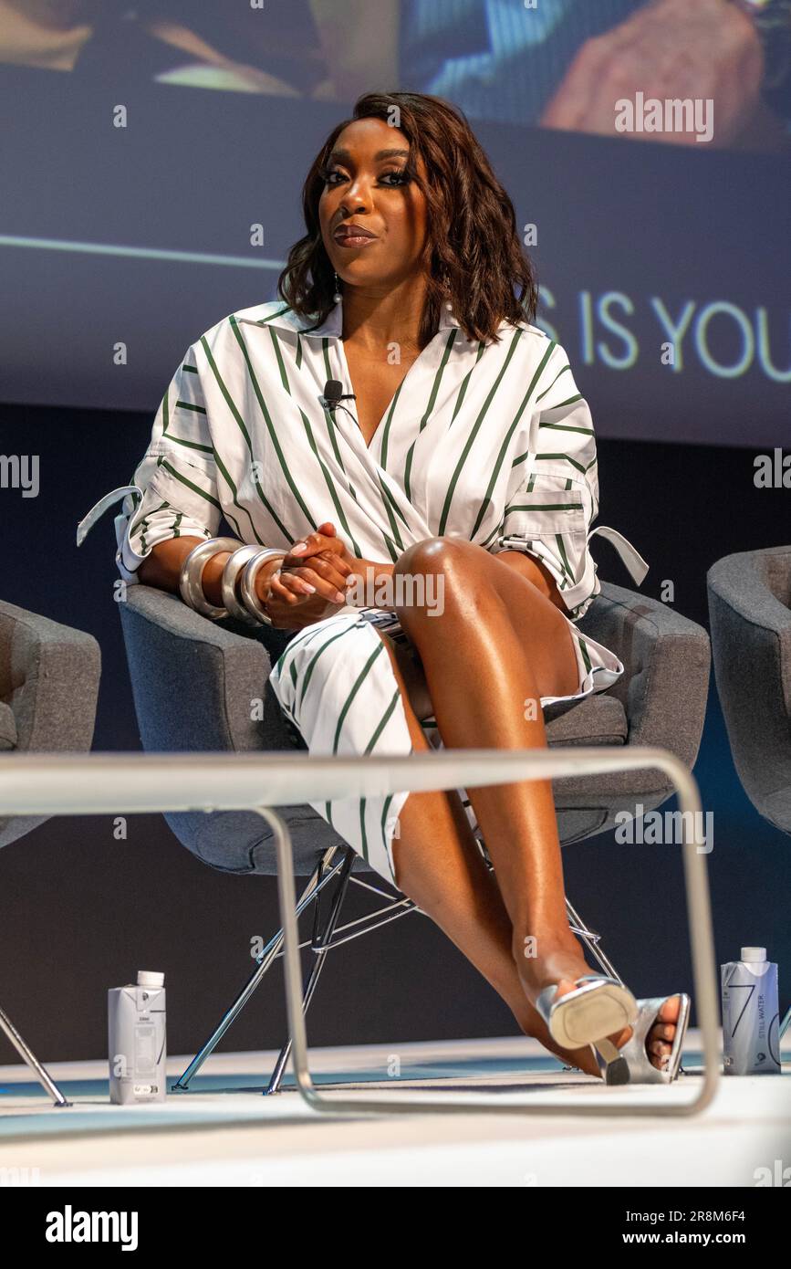 Cannes, Francia - Giugno 21 2023: Ego Nwodim (Socio Cast Saturday Night Live) ha partecipato sul palco durante la Cultura Shaping per 50 anni: Dietro le quinte del Sabato notte Live - sessione NBCUniversal al Cannes Lions 2023 © ifnm PRESS Foto Stock