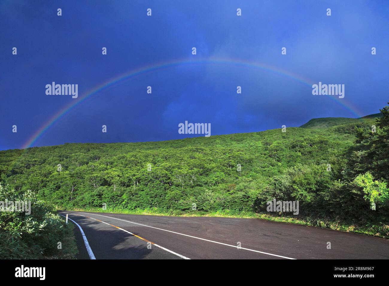 Arcobaleno sul monte Linea blu Chokai e Chokai Foto Stock
