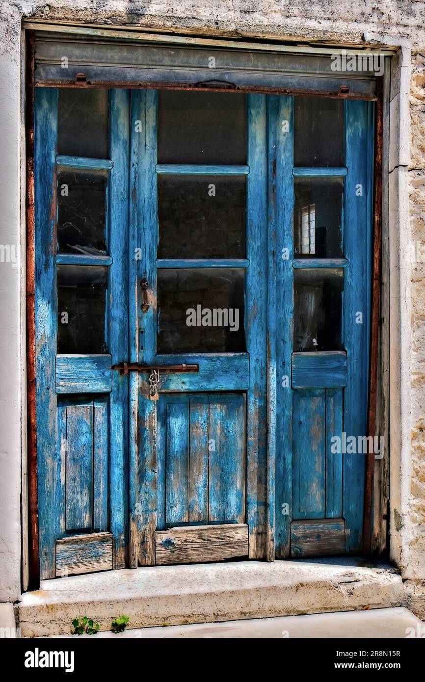 Primo piano di vecchie porte a Omodhos Foto Stock