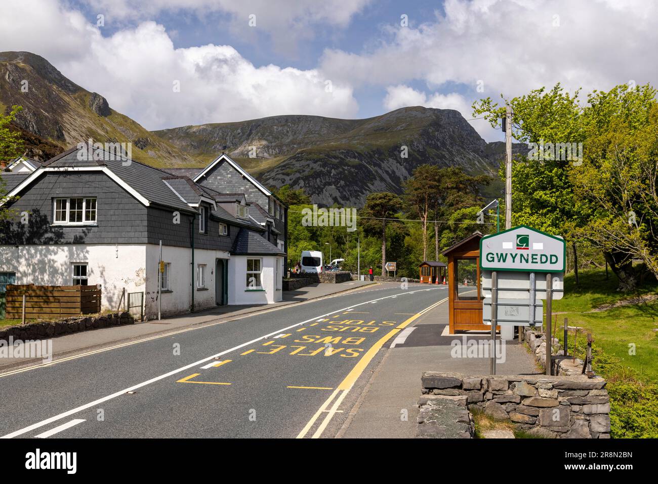 Gwynedd Panel, Pont Pen-y-benglog Village Entrance, Llyn Ogwen, Galles, Gran Bretagna Foto Stock