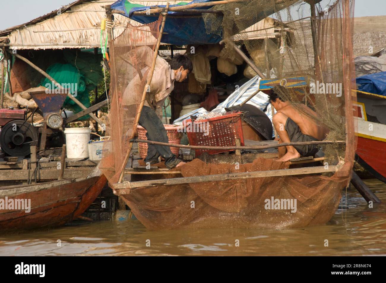 Villaggio galleggiante, Lago Tonle SAP vicino a Siem Reap, Cambogia Foto Stock