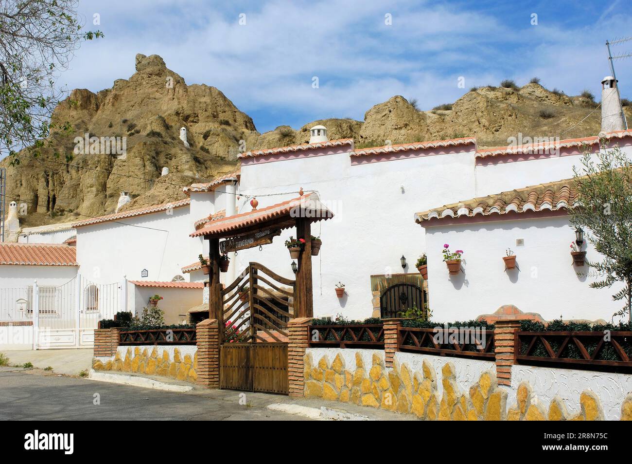 Cave flat hotel, Cave hotel, Santiago troglodyte District, Guadix,  provincia di Granada, Andalusia, Spagna Foto stock - Alamy