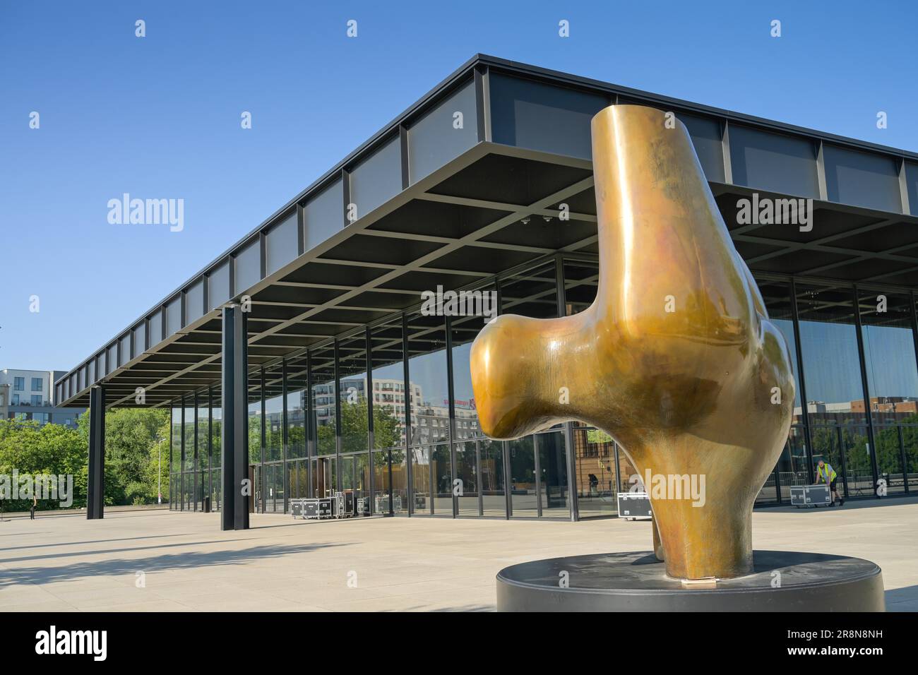 Archer, Kulturforum, Potsdamer Strasse, Tiergarten, Mitte, Berlino, Germania, Neue Nationalgalerie, Henry Moore, pezzo a tre vie n. 2 Foto Stock