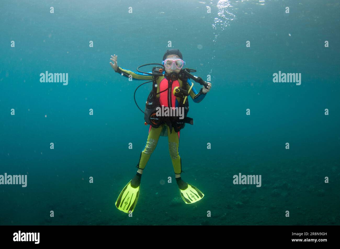 Immersioni di 8 anni, sito di immersione Liberty Wreck, Tulamben, Karangasem, Bali, Indonesia, Oceano Indiano Foto Stock
