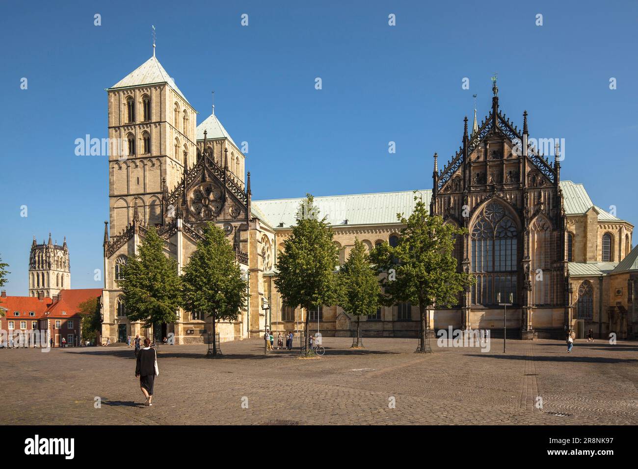 La cattedrale di St Paolo, sullo sfondo la chiesa di Liebfrauen-Ueberwasser, Muenster, Renania settentrionale-Vestfalia, Germania. Der St Paulus Dom, im Hinterg Foto Stock