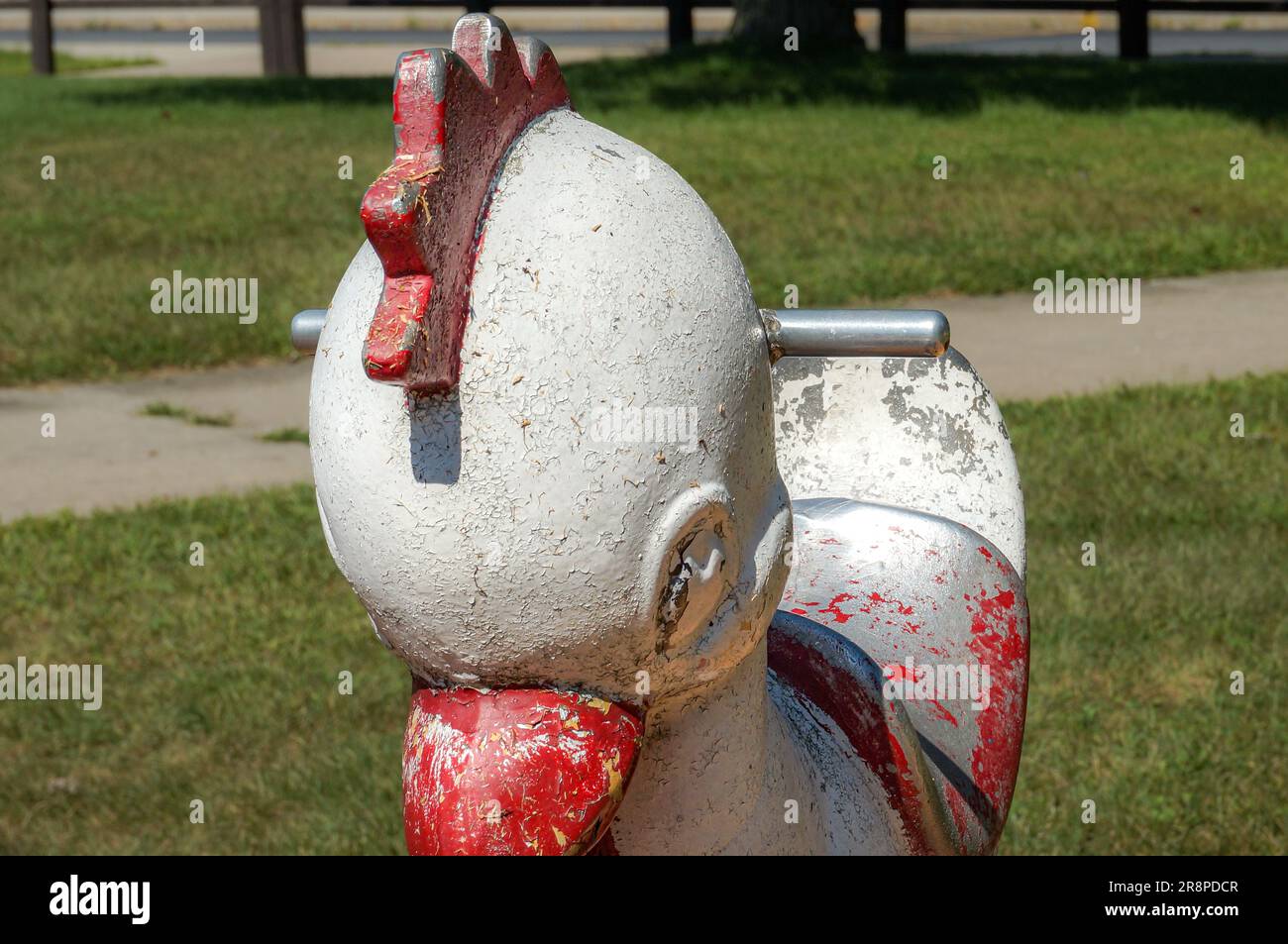 Parco vecchio parco giochi primavera rocker, dondolo, attrezzature. Foto Stock