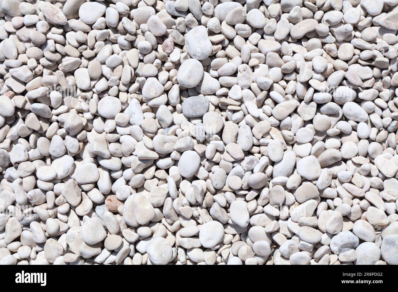 Struttura spiaggia in pietra zen bianca in Sardegna, Italia. Sfondo di pietra bianca. Foto Stock