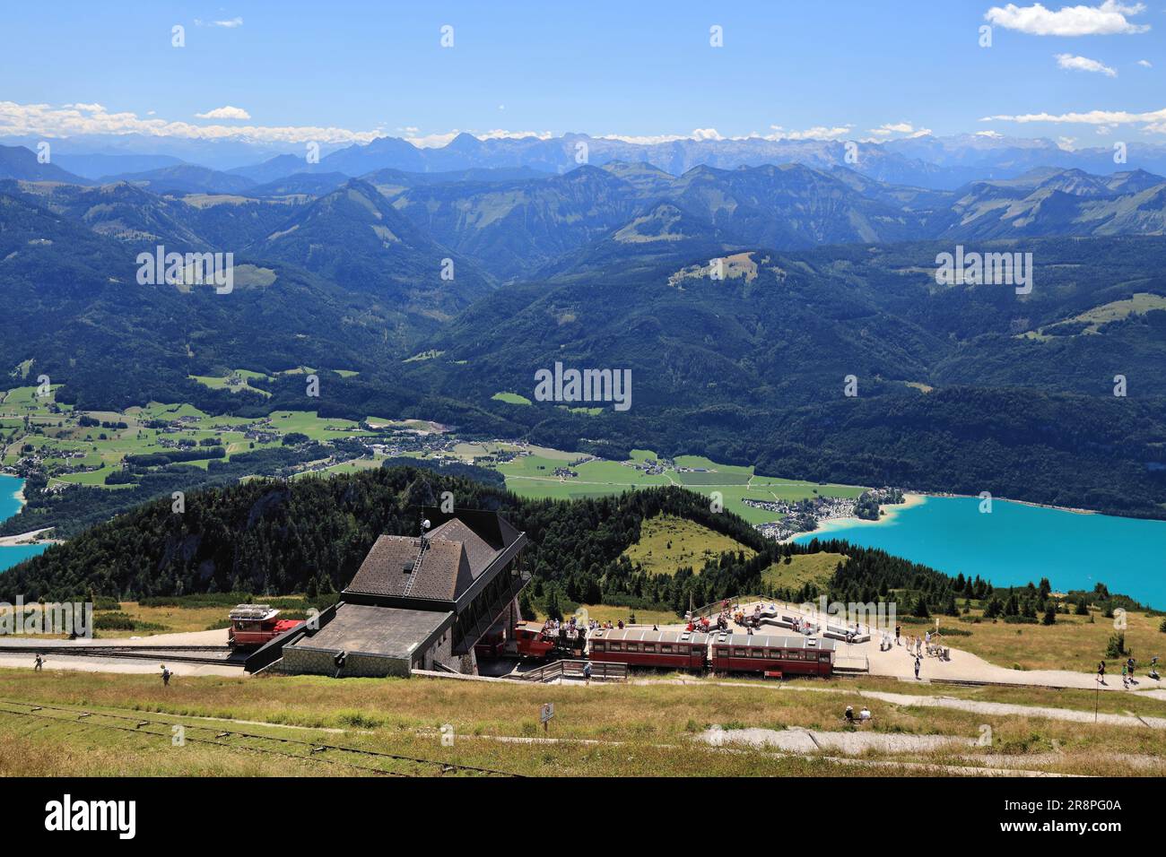 Monte Schafberg nella regione austriaca del Salzkammergut. Stazione ferroviaria di Schafberg (ferrovia a cremagliera). Foto Stock