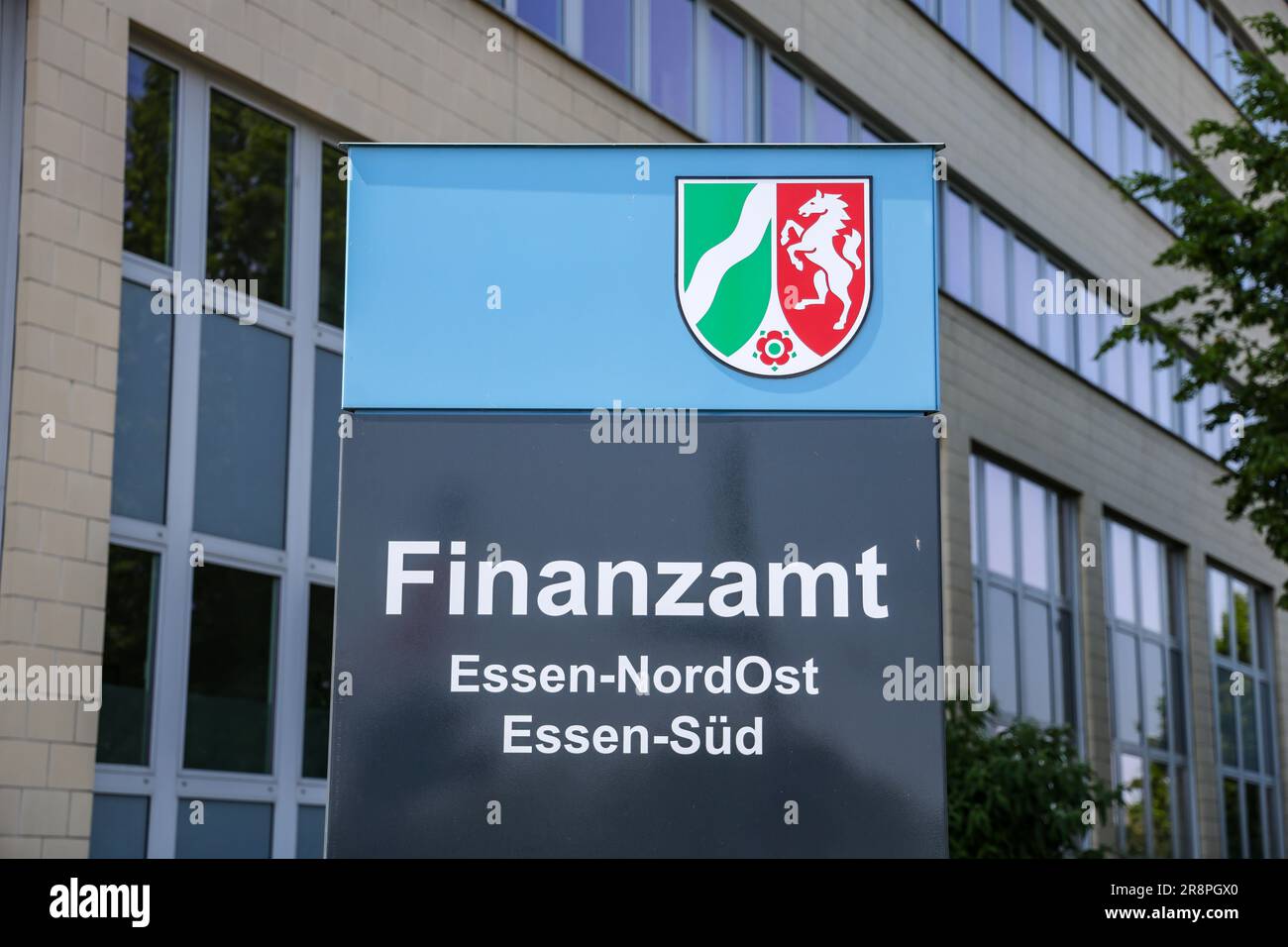 Essen, Renania settentrionale-Vestfalia, Germania - firmare di fronte all'ufficio delle imposte di Essen. Foto Stock