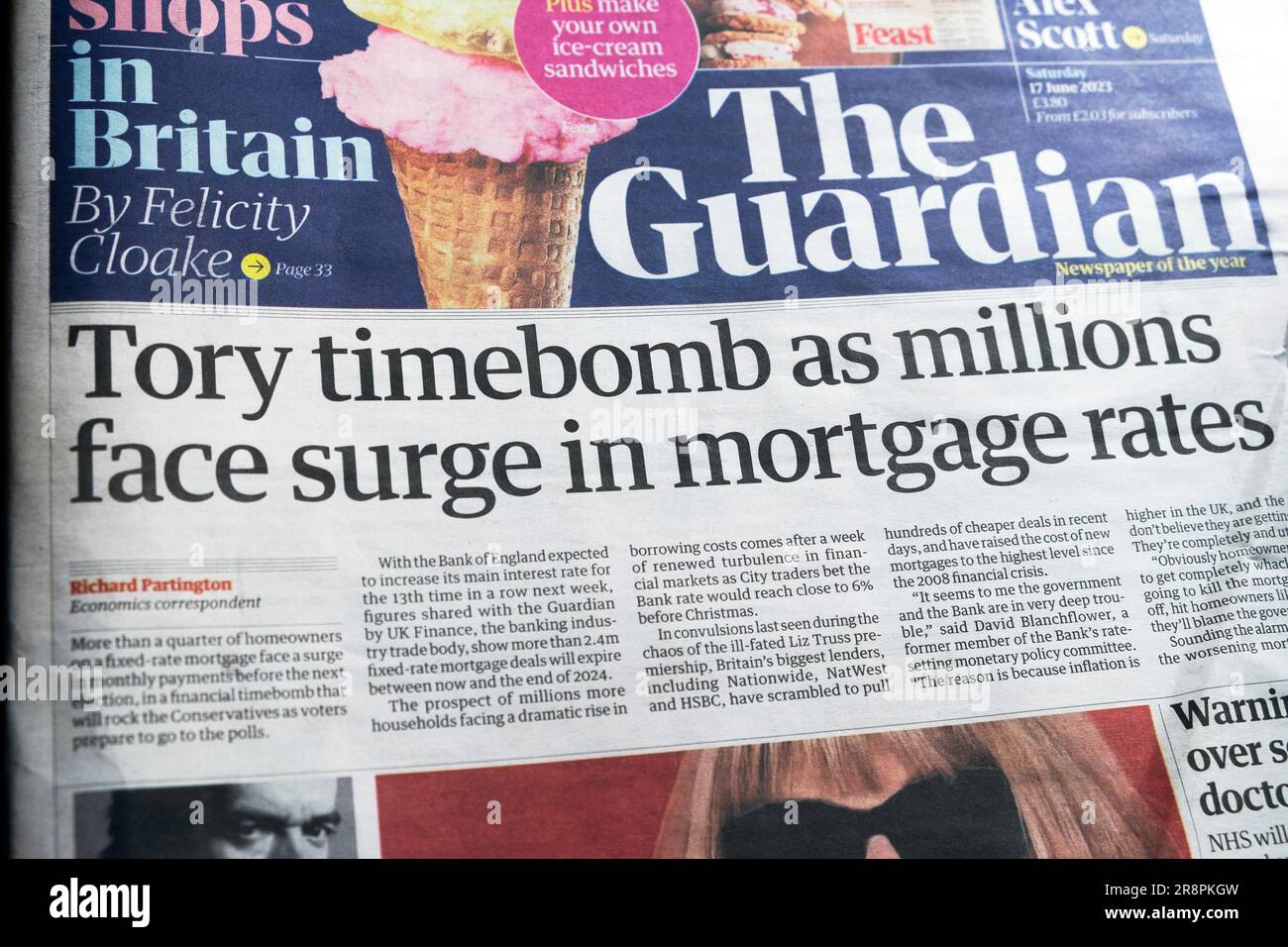 "Tory Timebomb as Millions face surge of mortgage rates" Guardian Newspaper front page headline Housing Crisis articolo 17 giugno 2023 Londra Inghilterra Regno Unito Foto Stock