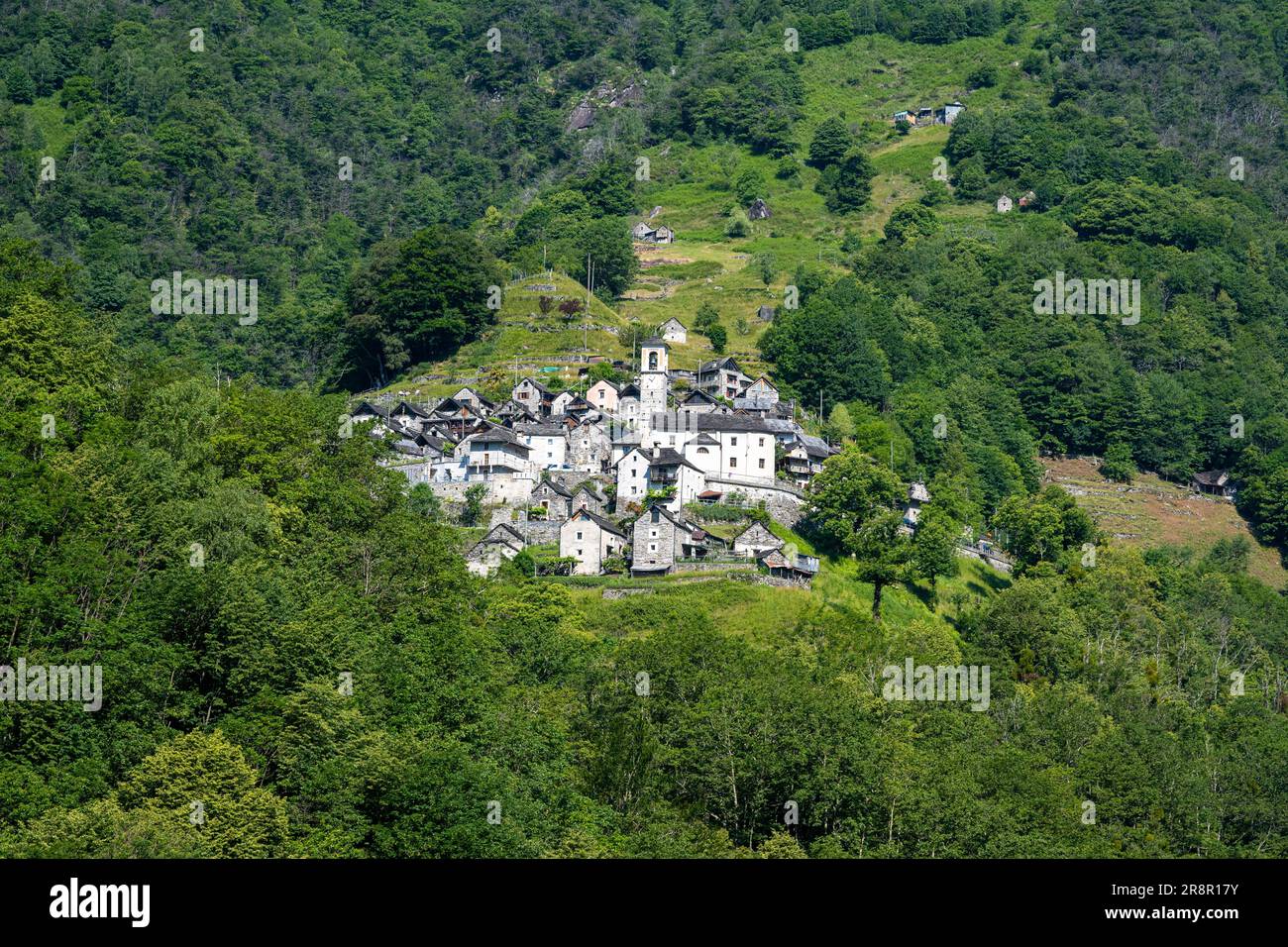 Corippo, un tipico villaggio ticinese, in val Verzasca, Canton Ticino, Svizzera, Europa Foto Stock