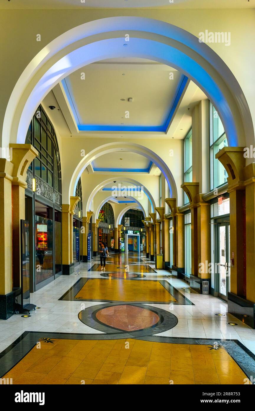 Fallsview Casino Resort, Niagara Falls City, Canada. L'architettura interna dei corridoi nell'area del centro commerciale. Foto Stock