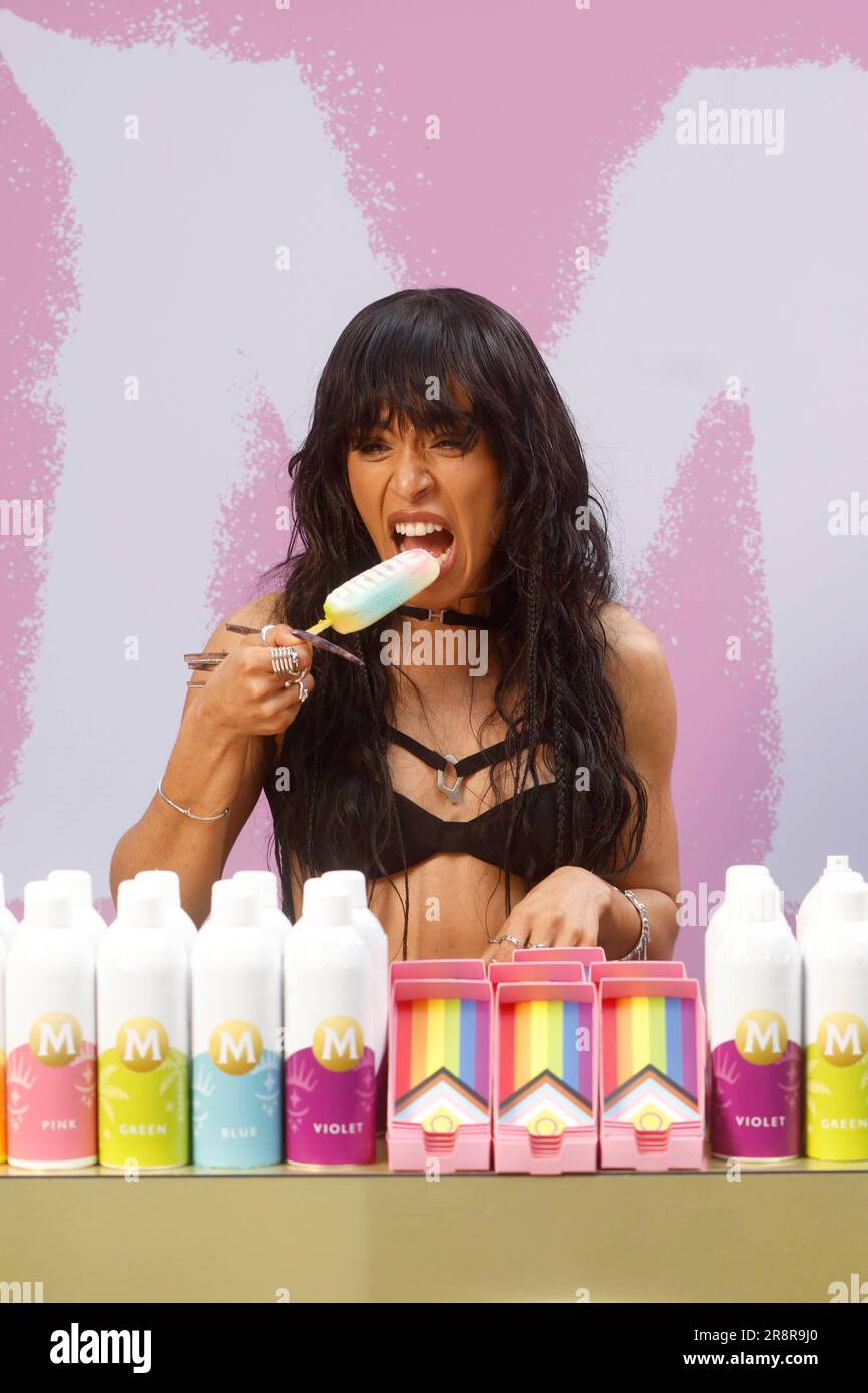 USO EDITORIALE SOLO Loreen alla spray bar esperienza al Attitude PRIDE Awards supportato da Magnum. Data immagine: Giovedì 22 giugno 2023. Foto Stock