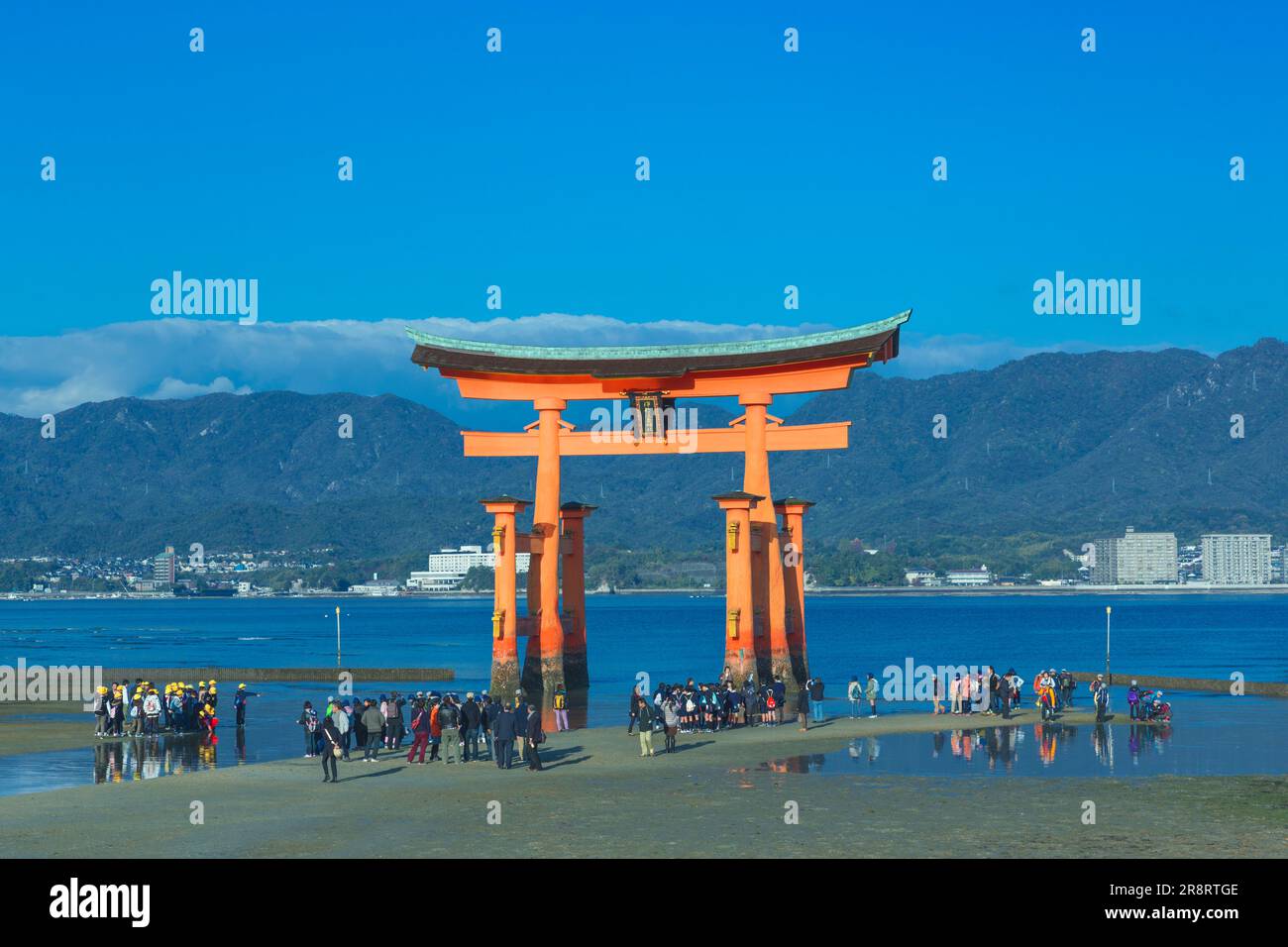 Grande Torii a Miyajima in autunno Foto Stock