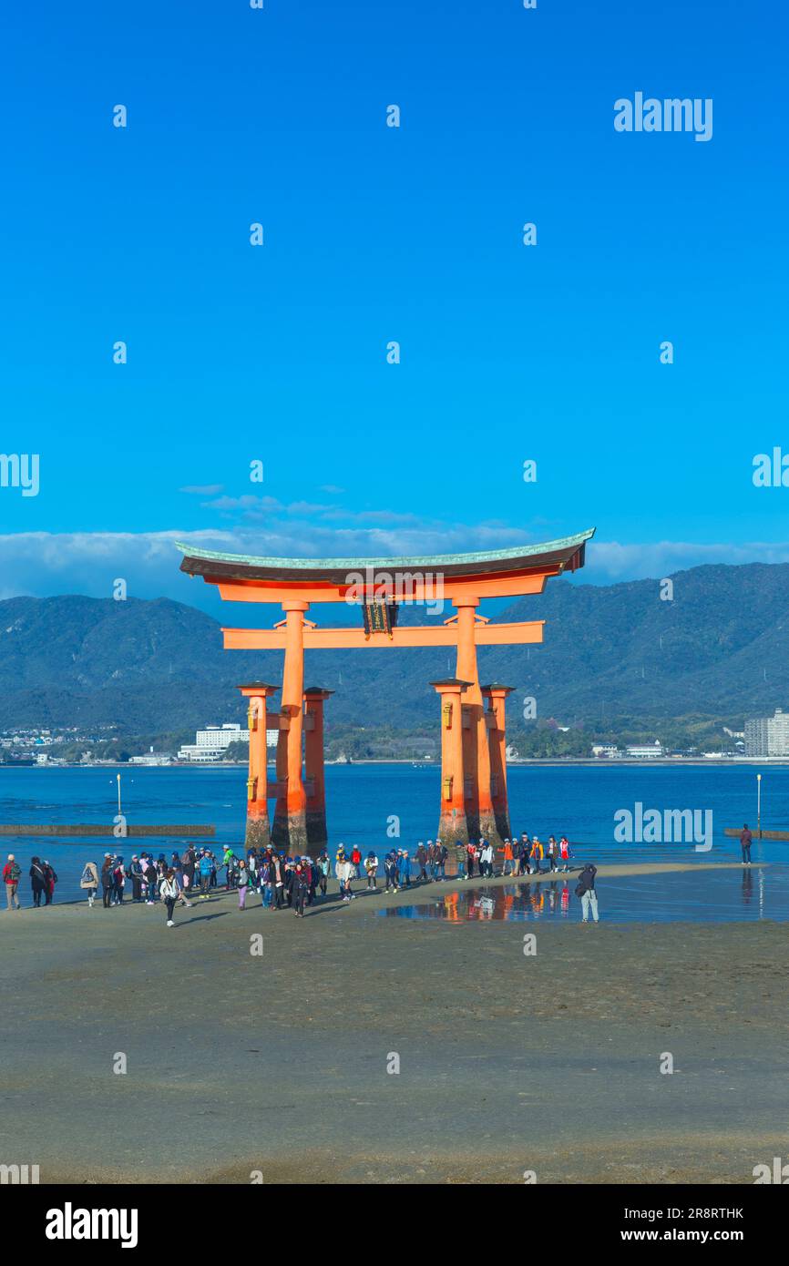 Grande Torii a Miyajima in autunno Foto Stock