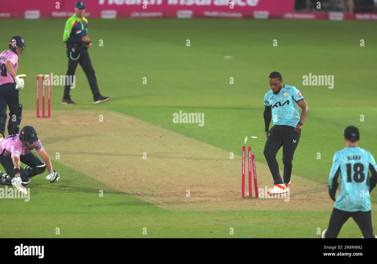 Londra, Regno Unito. 22nd giugno, 2023. Max Holden di Middlesex è la casa di Surrey che si è impossessato di Middlesex nella partita di cricket Vitality T20 Blast al Kia Oval. Credit: David Rowe/Alamy Live News Foto Stock