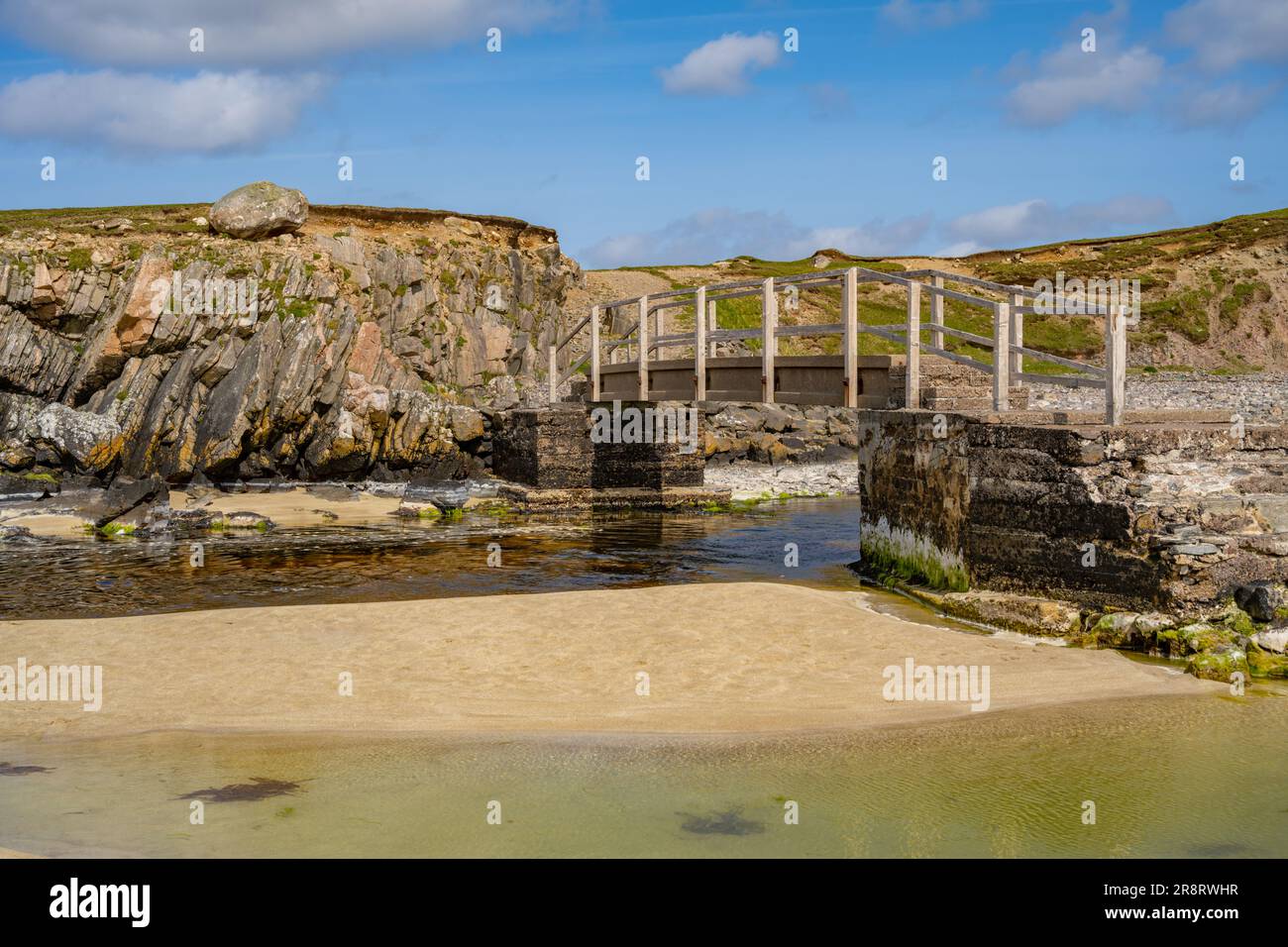 Il ponte sulle sabbie di Uig Bay, Isola di Lewis Foto Stock