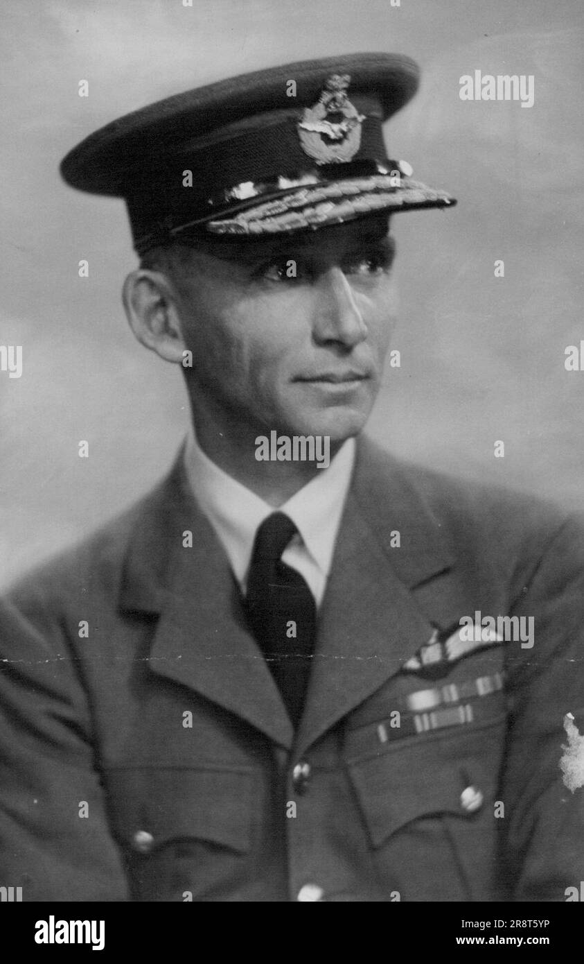 Air Marescial Arthur William Tedder Vice dell'Air Officer comandante in capo, R.A.F. Medio Oriente. Precedentemente al ministero della produzione di aeromobili, Milbank, S. WI. Giugno 28, 1941. (Foto di Bertram Park). Foto Stock