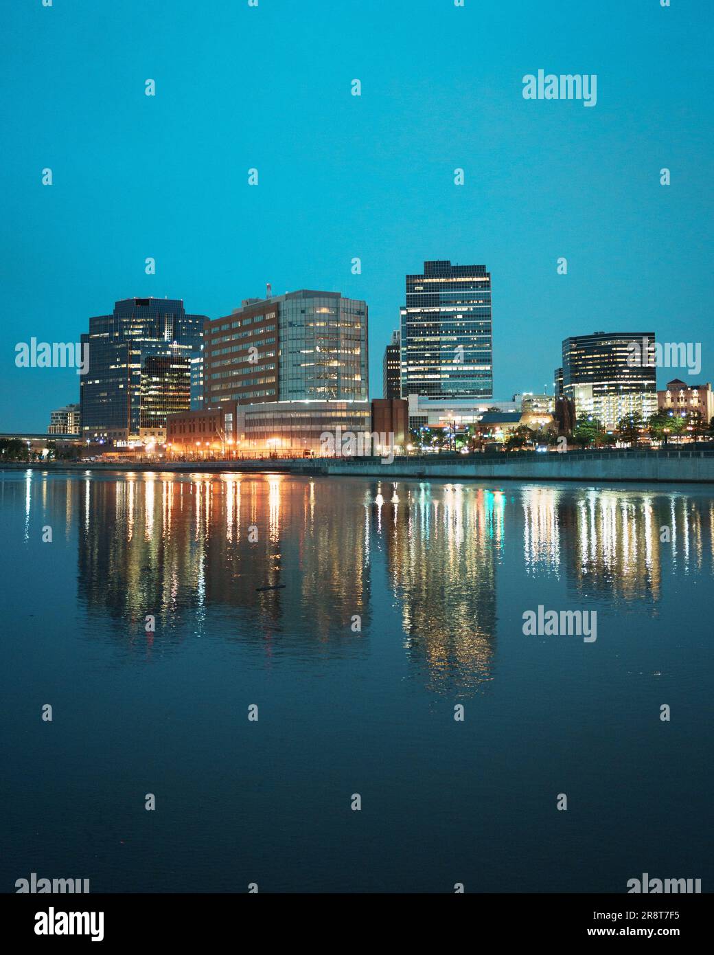 Vista dello skyline di Newark sul fiume Passaic nel New Jersey Foto Stock