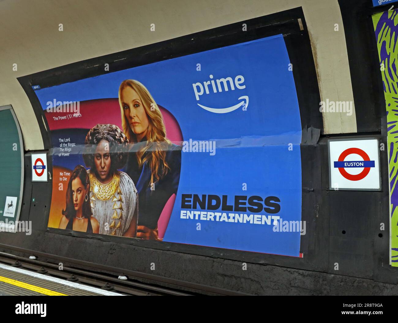 Pubblicità Amazon prime Endless Entertainment sulla metropolitana di Londra, alla stazione di Euston.- The Power, No Time to Die, Lord of the Ring Foto Stock