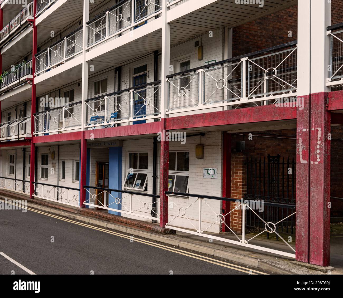 La Oswald Stoll Foundation Buildings; una grande organizzazione di beneficenza per gli ex veterani disabili a Fulham Broadway, Londra Foto Stock