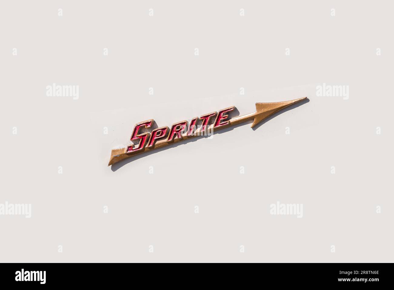 Dettaglio del distintivo distintivo di un Austin Healey Sprite. La classica auto sportiva britannica che ha guadagnato popolarità negli anni '1960 Foto Stock