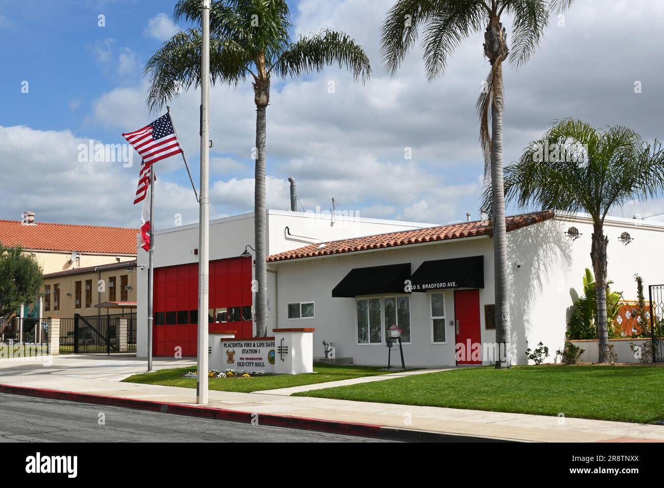 PLACENTIA, CALIFORNIA - 8 MAR 2023: Placentia Fire and Life Safety Station 1 su Bradford Avenue nella città vecchia. Foto Stock