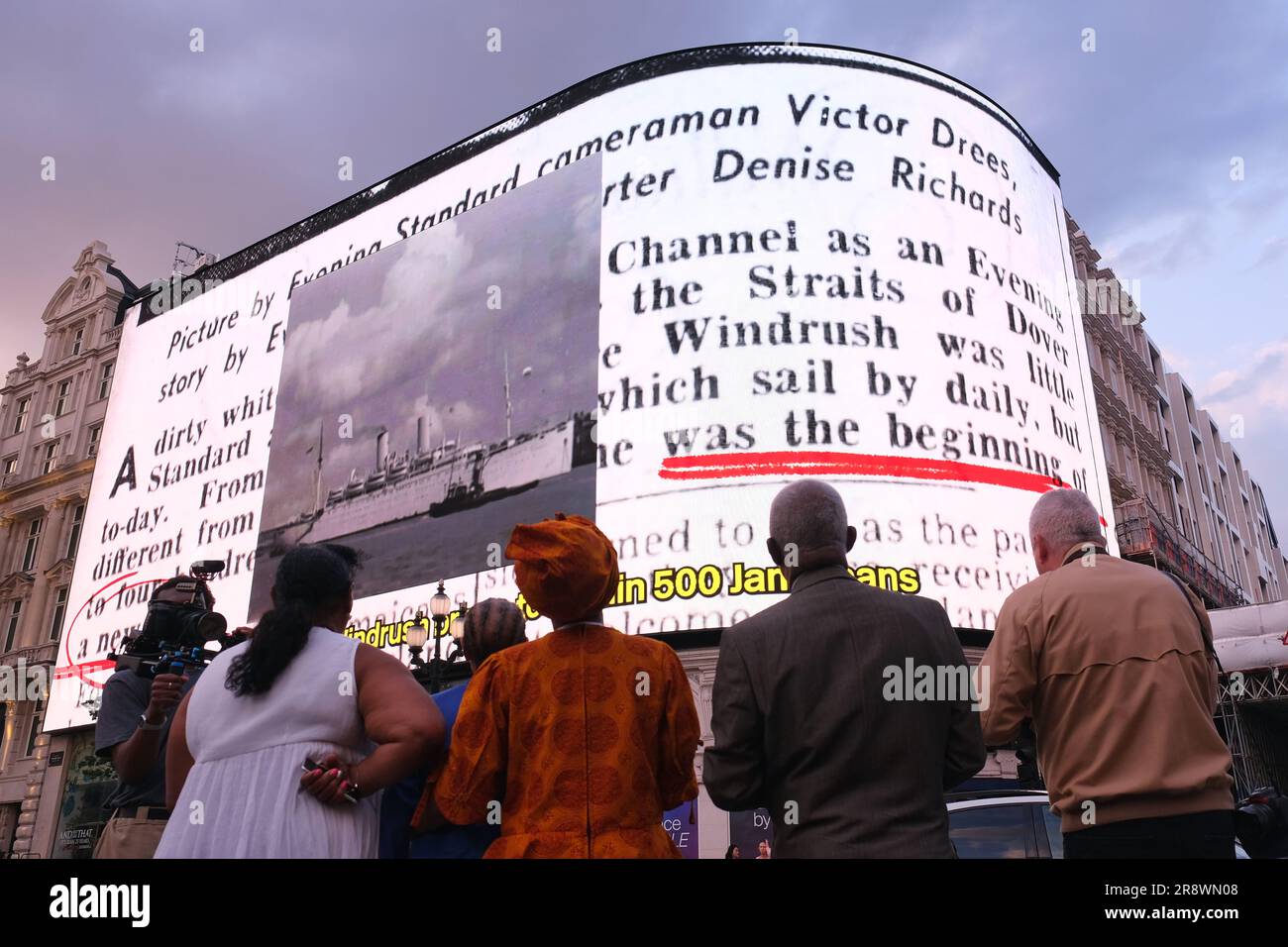Londra, Regno Unito. 22 giugno 2023. CIRCA, in collaborazione con il Black Cultural Archives, ha prodotto un cortometraggio per celebrare il 75° anniversario degli arrivi di Windrush, quando 492 persone arrivarono a Tilbury Docks dai Caraibi rispondendo all'appello del governo britannico per i lavoratori di ricostruire l'economia, dopo la seconda guerra mondiale. Interviste selezionate di persone collegate alla generazione Windrush sono state inserite nel film e mostrate sullo schermo iconico. Credito: Fotografia dell'undicesima ora/Alamy Live News Foto Stock