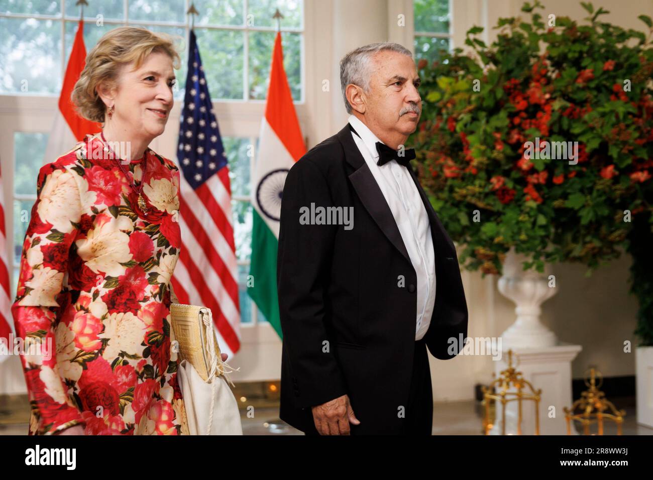 Washington, Stati Uniti. 22 giugno 2023. Thomas L. Friedman, a destra, e Ann B. Friedman, arrivano ad una cena di stato in onore del primo ministro indiano Narendra modi ospitata dal presidente degli Stati Uniti Joe Biden e dalla First Lady Jill Biden alla Casa Bianca di Washington DC giovedì 22 giugno 2023. Biden e modi annunciarono una serie di accordi commerciali e di difesa progettati per migliorare i legami militari ed economici tra le loro nazioni durante una visita di stato alla Casa Bianca oggi. Foto di Ting Shen/UPI credito: UPI/Alamy Live News Foto Stock