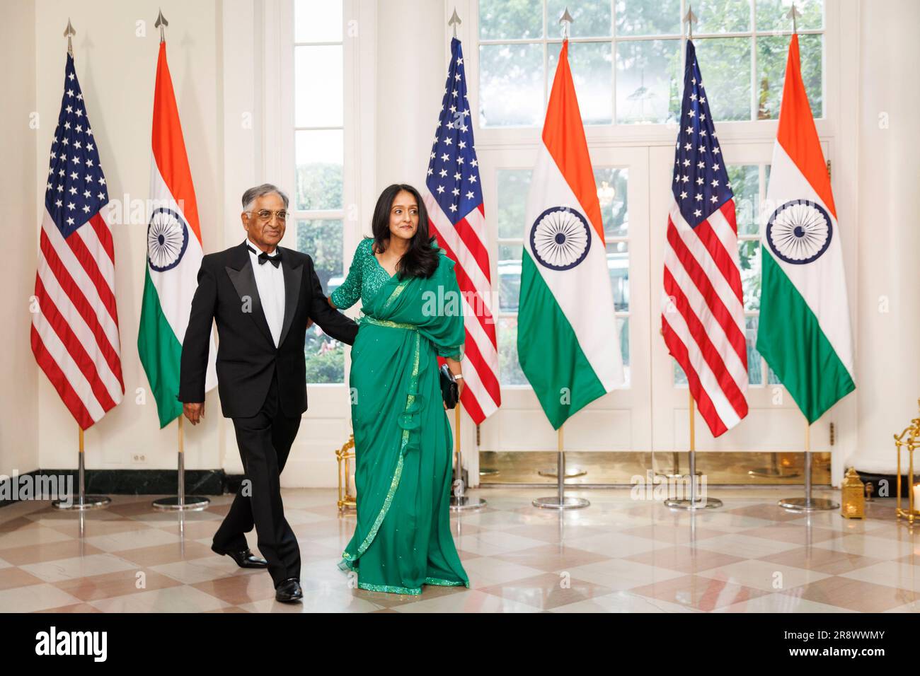 Washington, Stati Uniti. 22 giugno 2023. Vanita Gupta, procuratore generale associato degli Stati Uniti, Right, e Rajiv Gupta, arrivano a una cena di stato in onore del primo ministro indiano Narendra modi ospitata dal presidente degli Stati Uniti Joe Biden e dalla First Lady Jill Biden alla Casa Bianca di Washington DC giovedì 22 giugno 2023. Biden e modi annunciarono una serie di accordi commerciali e di difesa progettati per migliorare i legami militari ed economici tra le loro nazioni durante una visita di stato alla Casa Bianca oggi. Foto di Ting Shen/UPI credito: UPI/Alamy Live News Foto Stock