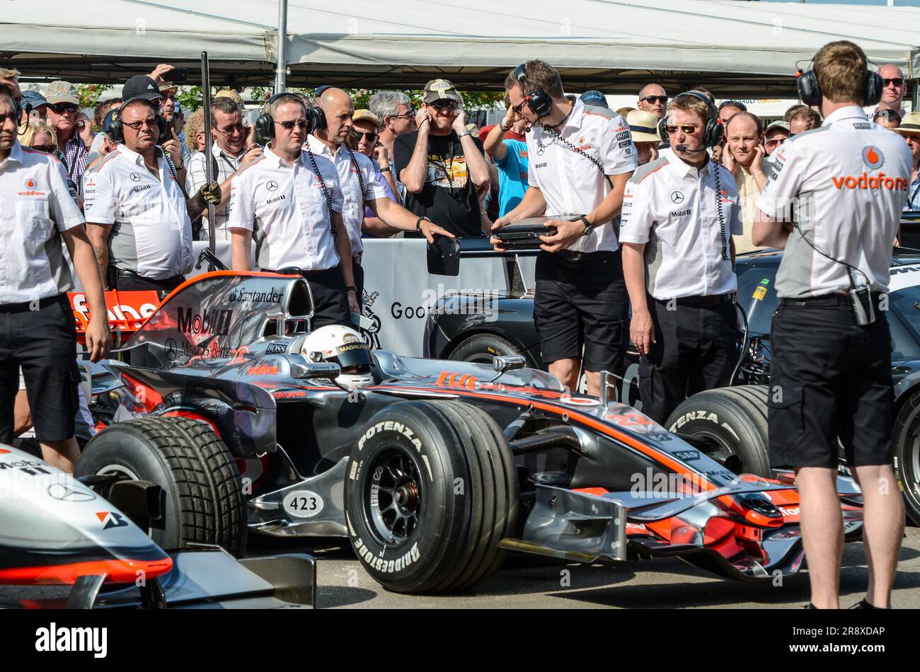 McLaren MP4/23 Formula 1, vettura da corsa Grand Prix al Goodwood Festival of Speed 2013. L'auto vincente del Campionato del mondo di Formula uno di Hamilton nel 2008 Foto Stock