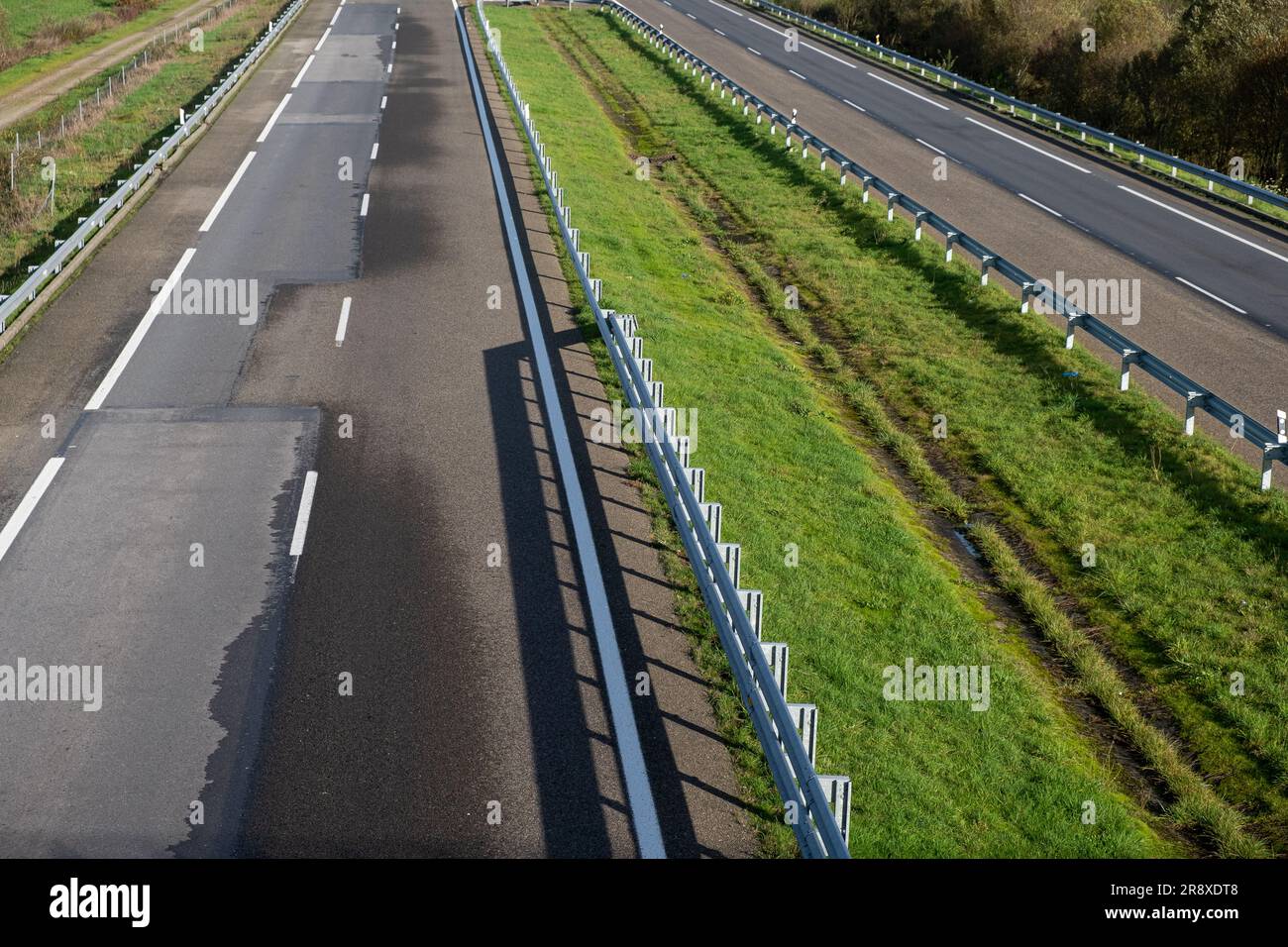 dettaglio di un'autostrada senza auto in circolazione Foto Stock