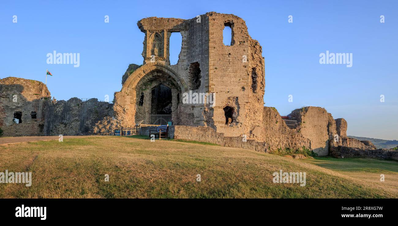 Castello di Denbigh nella luce serale del Denbighshire Galles Foto Stock