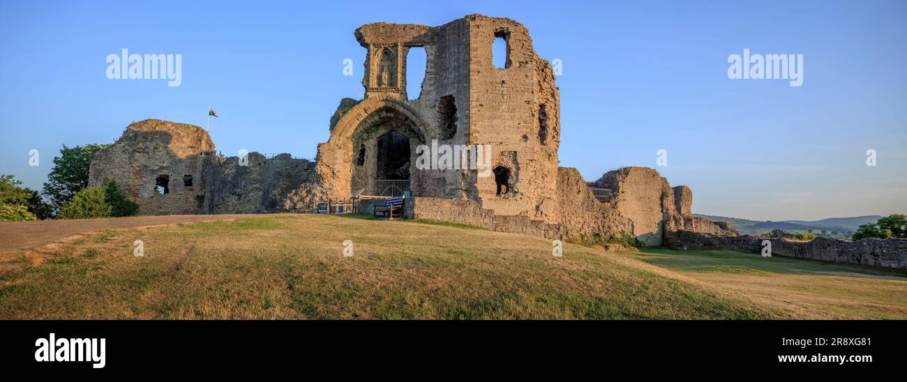 Castello di Denbigh nella luce serale del Denbighshire Galles Foto Stock