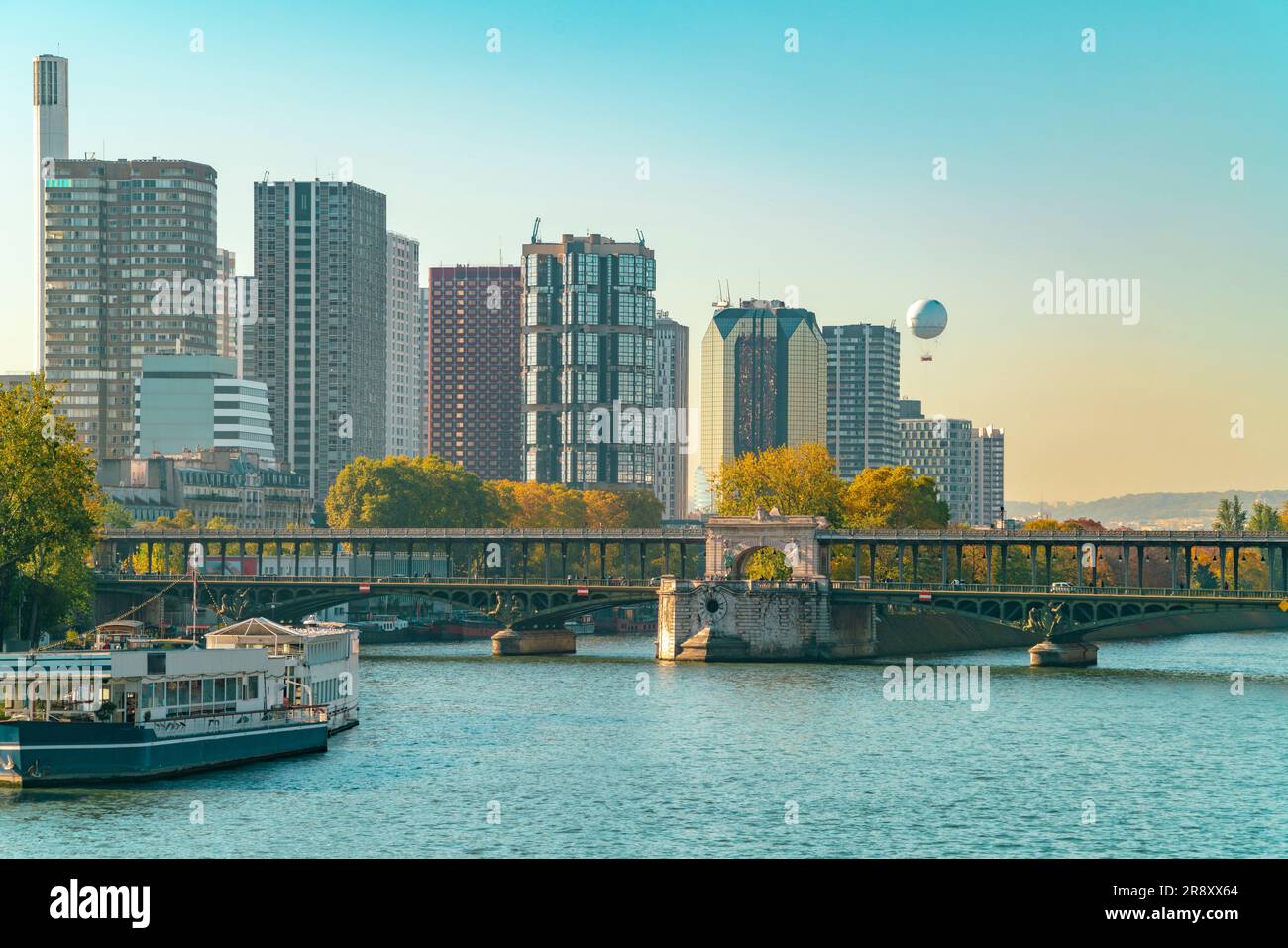 Pont de Bir Hakeim con sede a Grenelle, Parigi, Francia Foto Stock