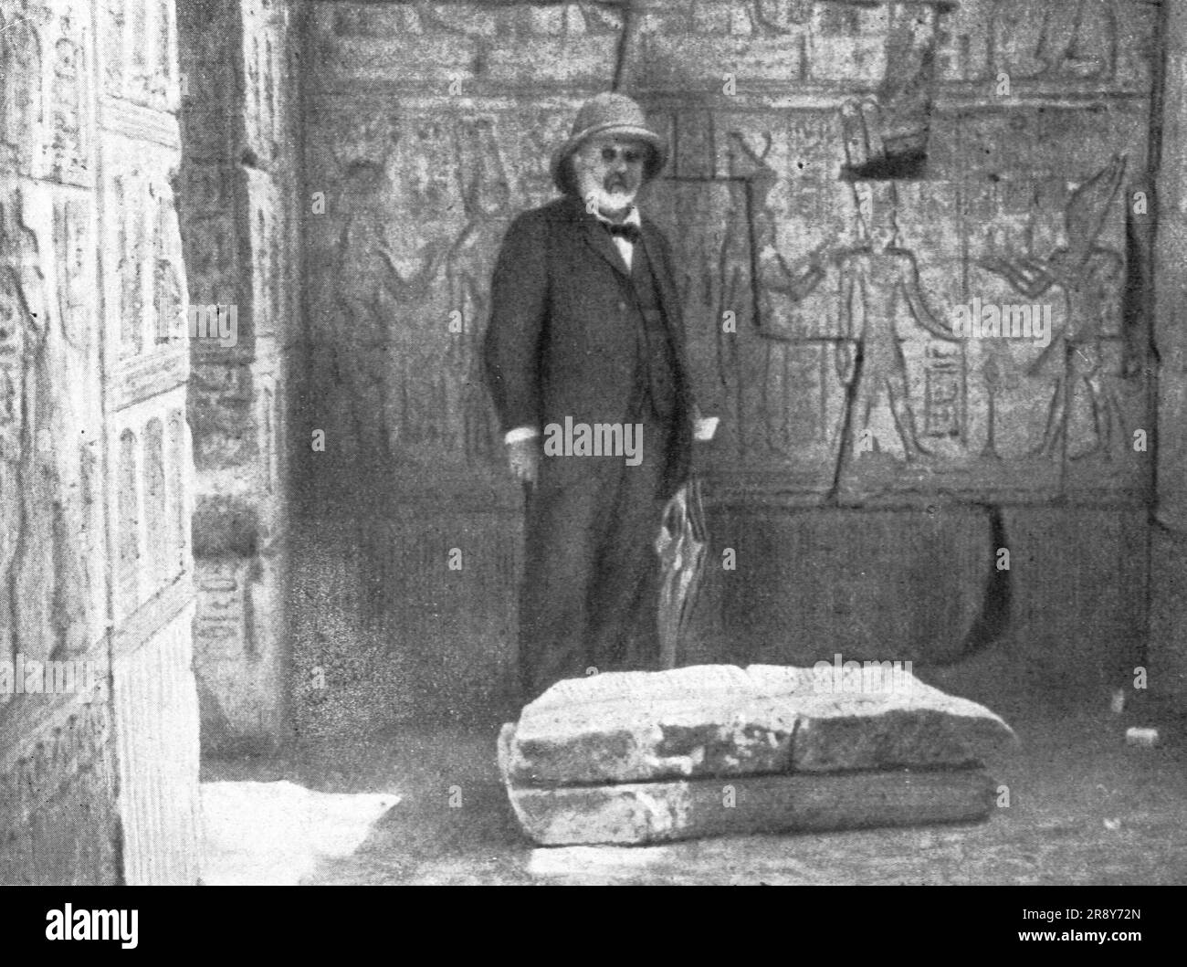 "M. Gaston Maspero; l'egyptologue Maspero, photographie en janvier 1912 alors qu'il dirigeait des fouilles a Dehr-el-Medin, pres Louqsor", 30 juin 1916. Da "Collection de la Guerre IV L'Illustration Tome CXLVIII. La Guerre Juillet, Aout, Septembre, Octobre, novembre, Decembre 1916". Foto Stock