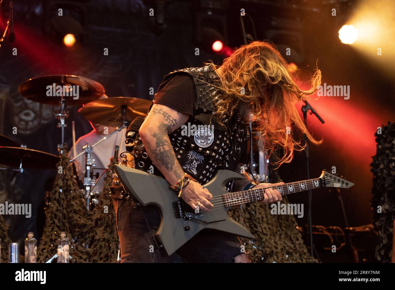 Oslo, Norvegia. 22 giugno 2023. La band heavy metal statunitense Soulfly esegue un concerto dal vivo durante il festival musicale norvegese Tons of Rock 2023 a Oslo. Qui il cantante e chitarrista Max Cavalera è visto dal vivo sul palco. (Foto: Gonzales Photo/Alamy Live News Foto Stock