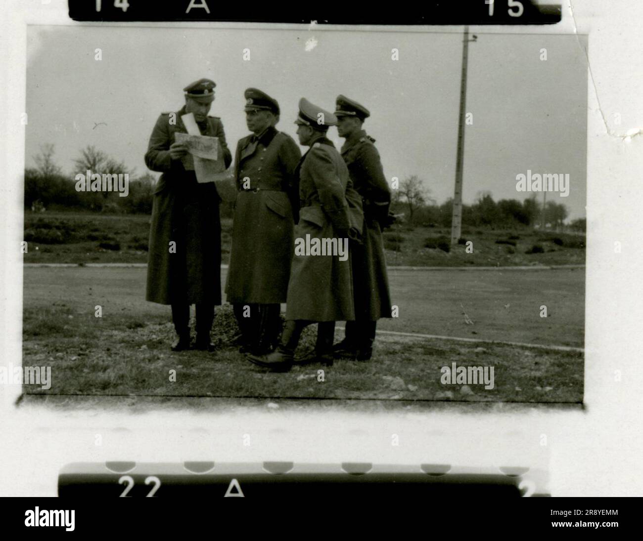 Il fotografo delle SS Damher, Holland 1944 assassinò il personale militare tedesco con un'auto, il ritratto del soldato, il carro armato Panther, un gruppo di alti ufficiali con una mappa. Immagini che illustrano le attività in prima linea delle unità Waffen-SS . Foto Stock