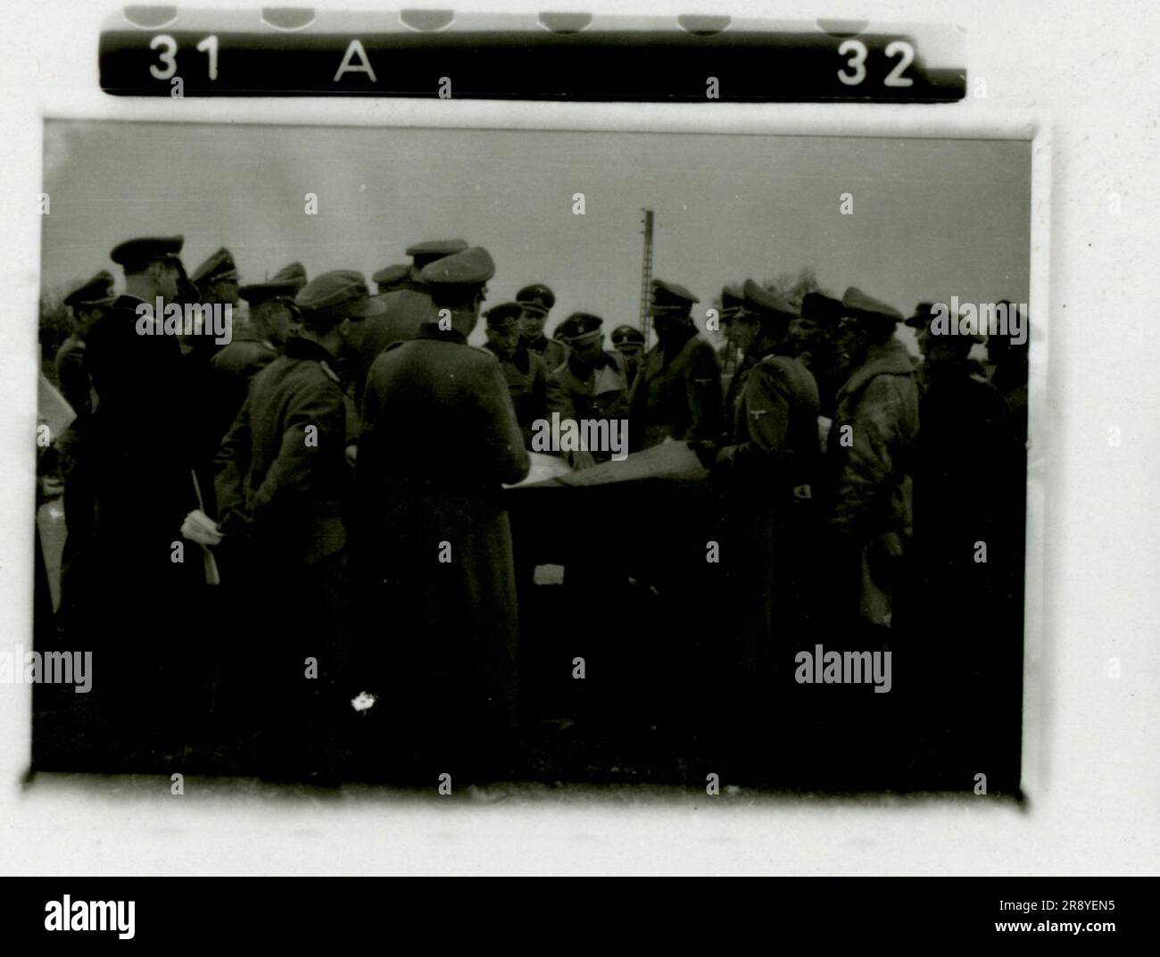 Il fotografo delle SS Damher, Holland 1944 assassinò il personale militare tedesco con un'auto, il ritratto del soldato, il carro armato Panther, un gruppo di alti ufficiali con una mappa. Immagini che illustrano le attività in prima linea delle unità Waffen-SS . Foto Stock