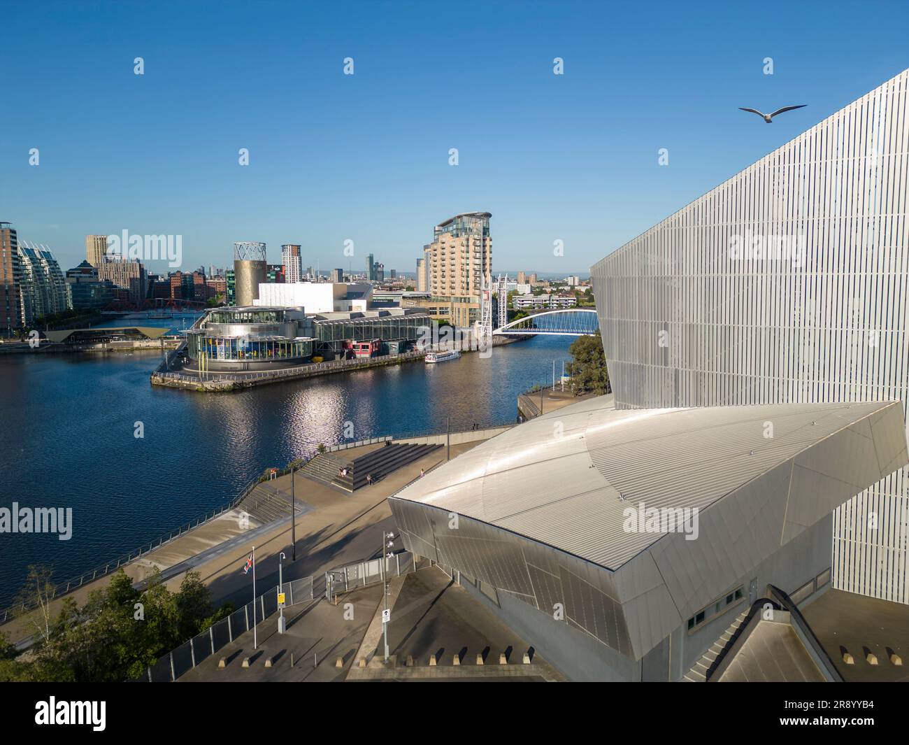 Vista aerea dell'Imperial War Museum North, Salford Quays, Manchester, Inghilterra Foto Stock