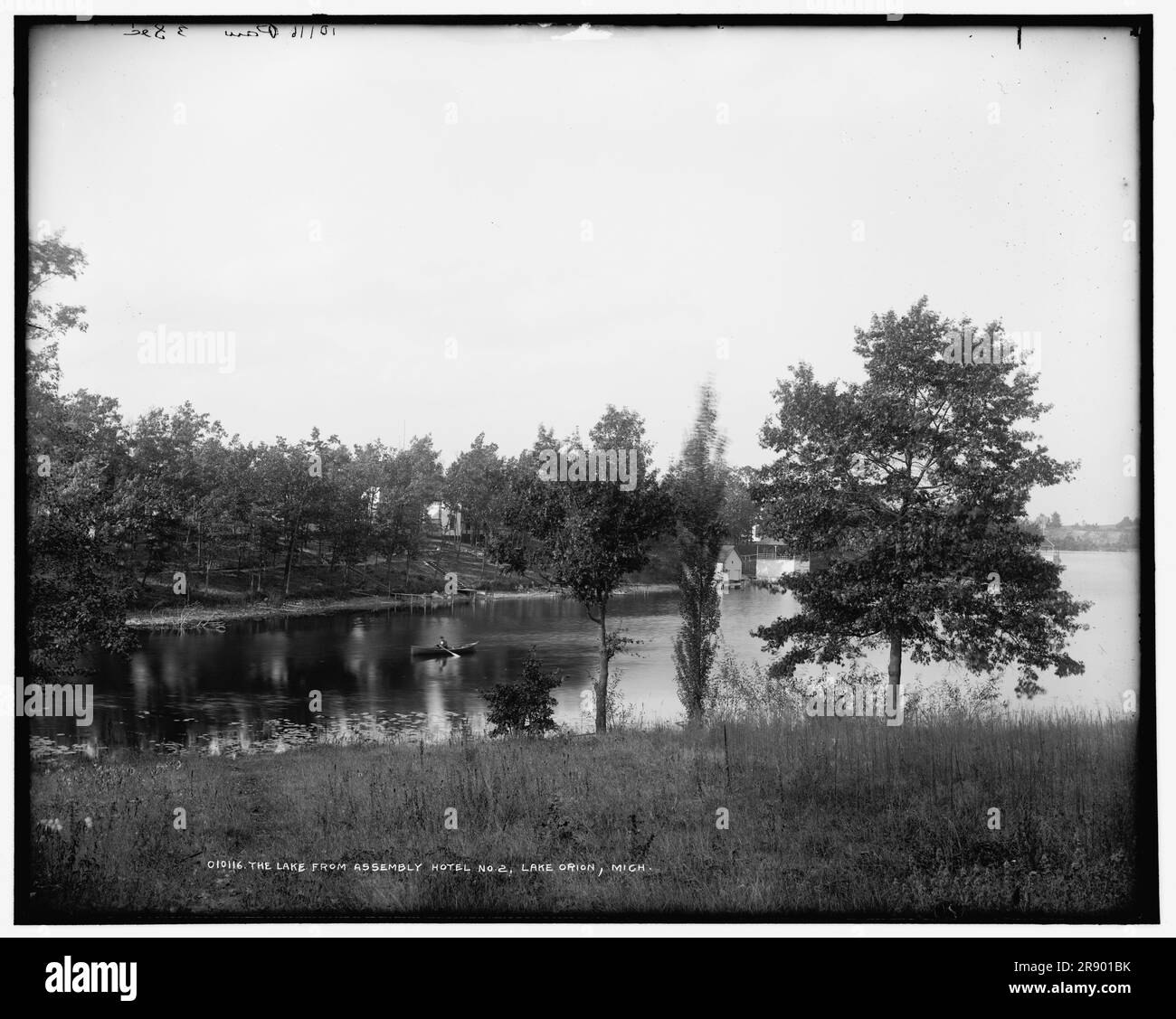 Lake from Assembly Hotel No. 2., Lake Orion, Mich., c1900. Foto Stock