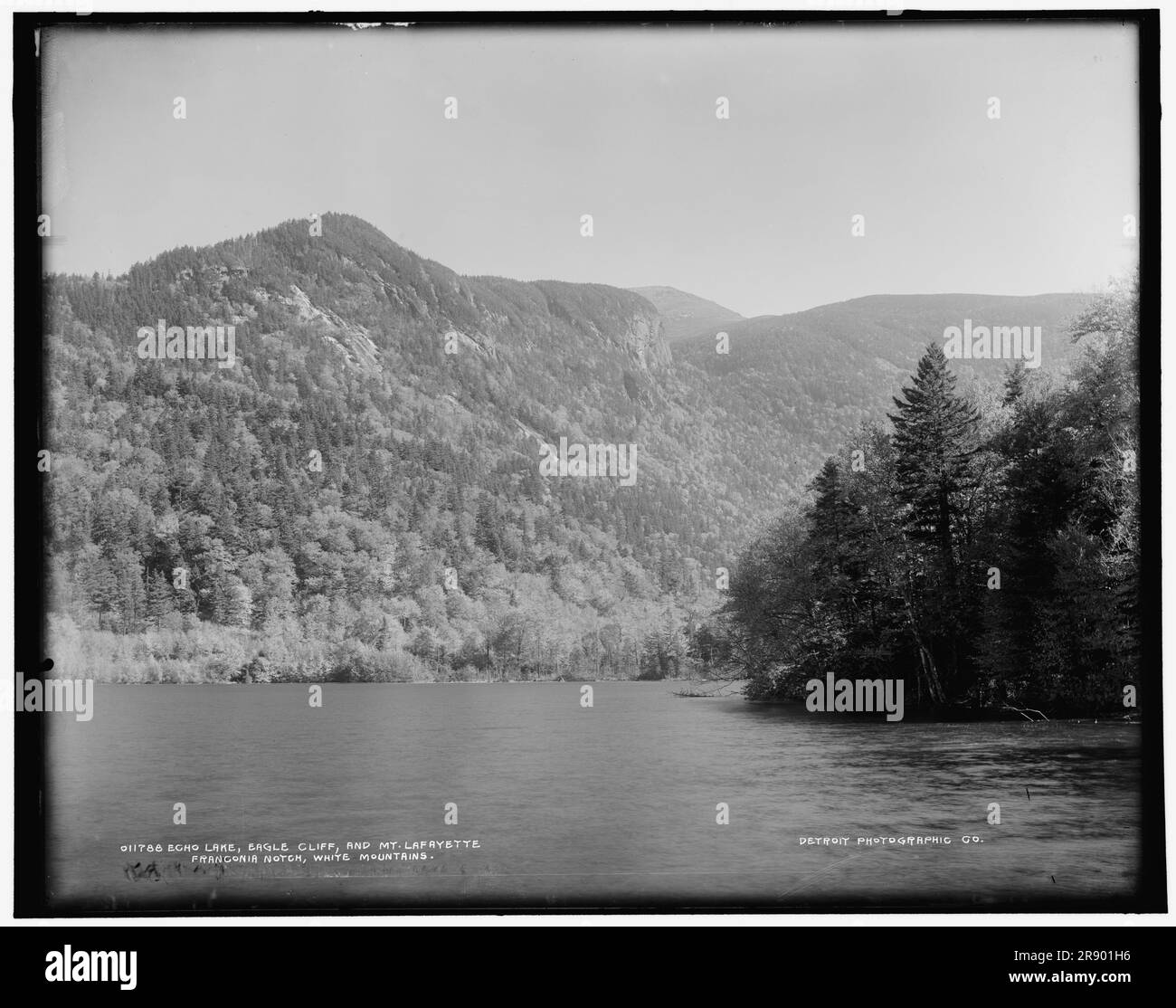 Echo Lake, Eagle Cliff e Mt. Lafayette, Franconia Notch, White Mountains, tra il 1890 e il 1901. Foto Stock