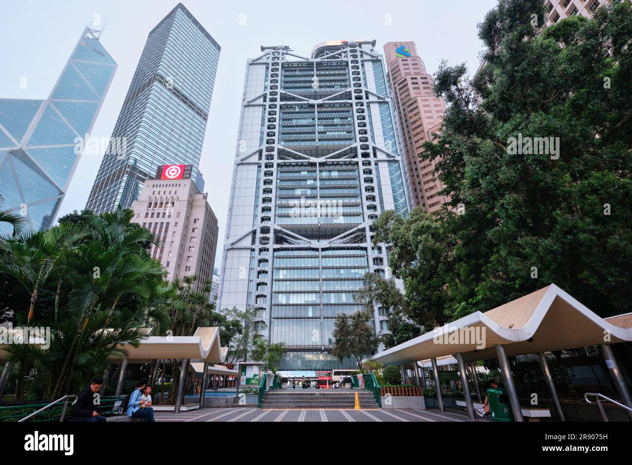 Hong Kong - 24 aprile 2023: L'HSBC Main Building, sede della HSBC Limited a Central, progettato da Norman Foster Foto Stock