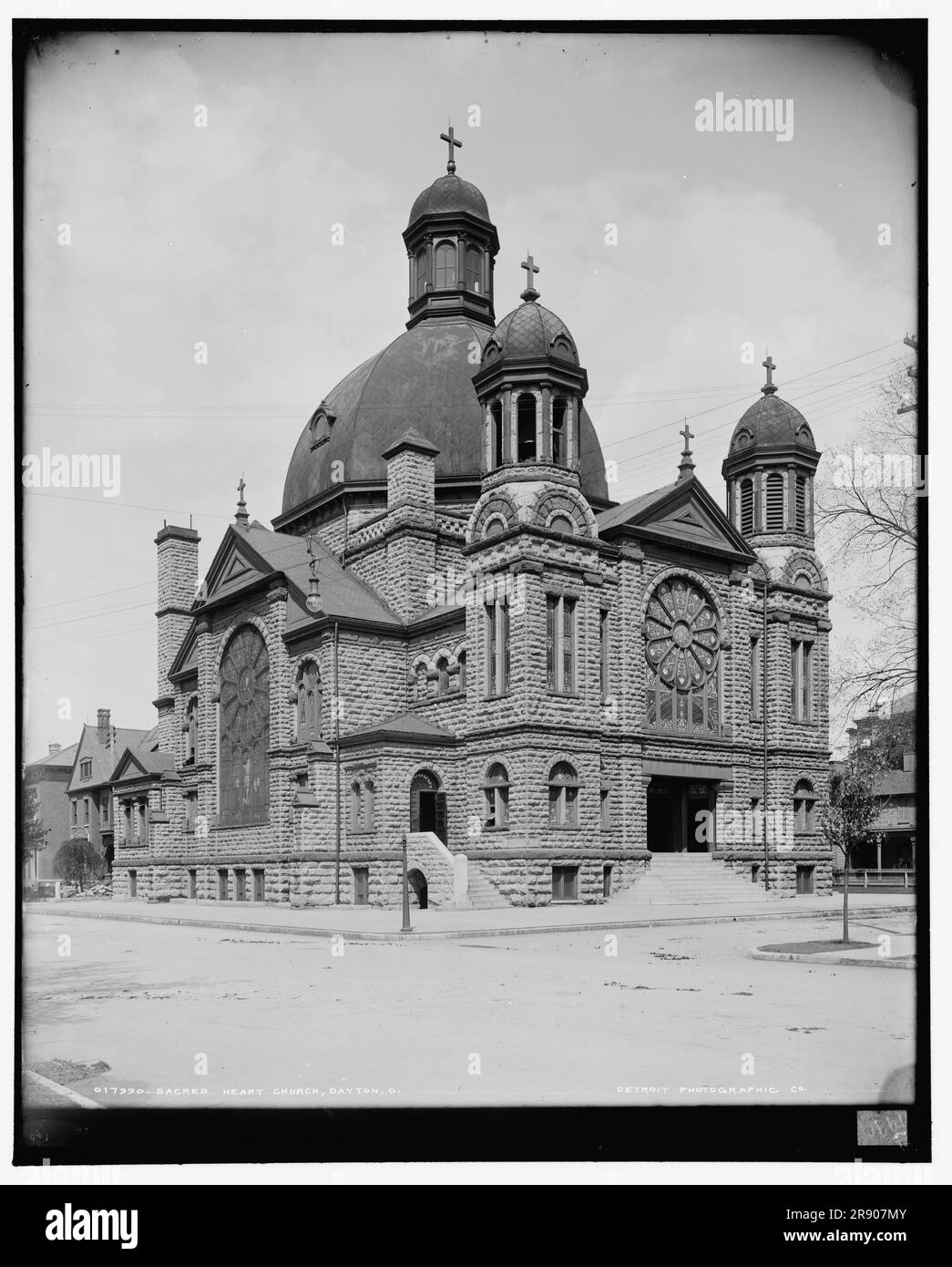 Sacred Heart Church, Dayton, Ohio, tra il 1900 e il 1906. Edificio in pietra calcarea progettato da Charles Insco Williams in stile revival romanico, costruito nel 1890. Foto Stock
